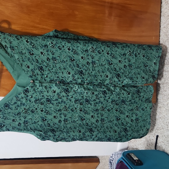 Top - Picture 2 of 3